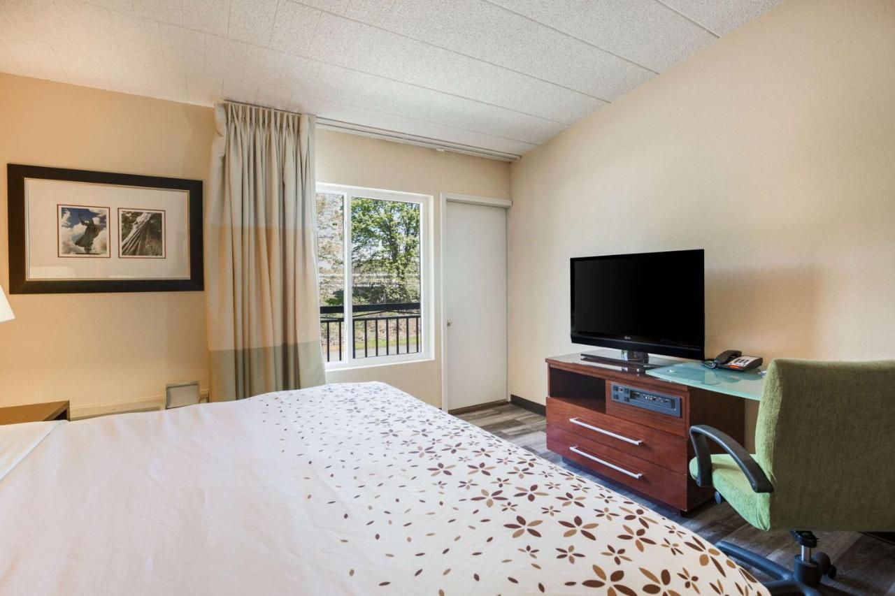 Fairmount Inn & Suites - Stroudsburg, Poconos Delaware Water Gap Eksteriør billede